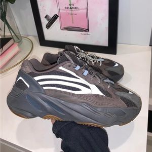 Yeezy boost 700